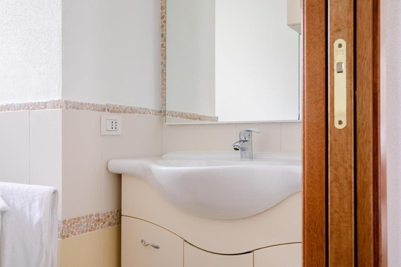 Le Residenze Di Baia Sant'Anna Βίλα Tanaunella Εξωτερικό φωτογραφία