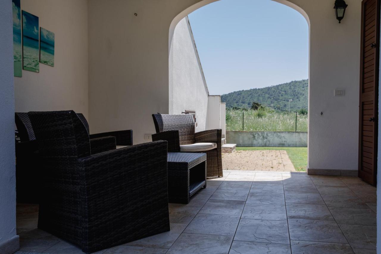 Le Residenze Di Baia Sant'Anna Βίλα Tanaunella Εξωτερικό φωτογραφία