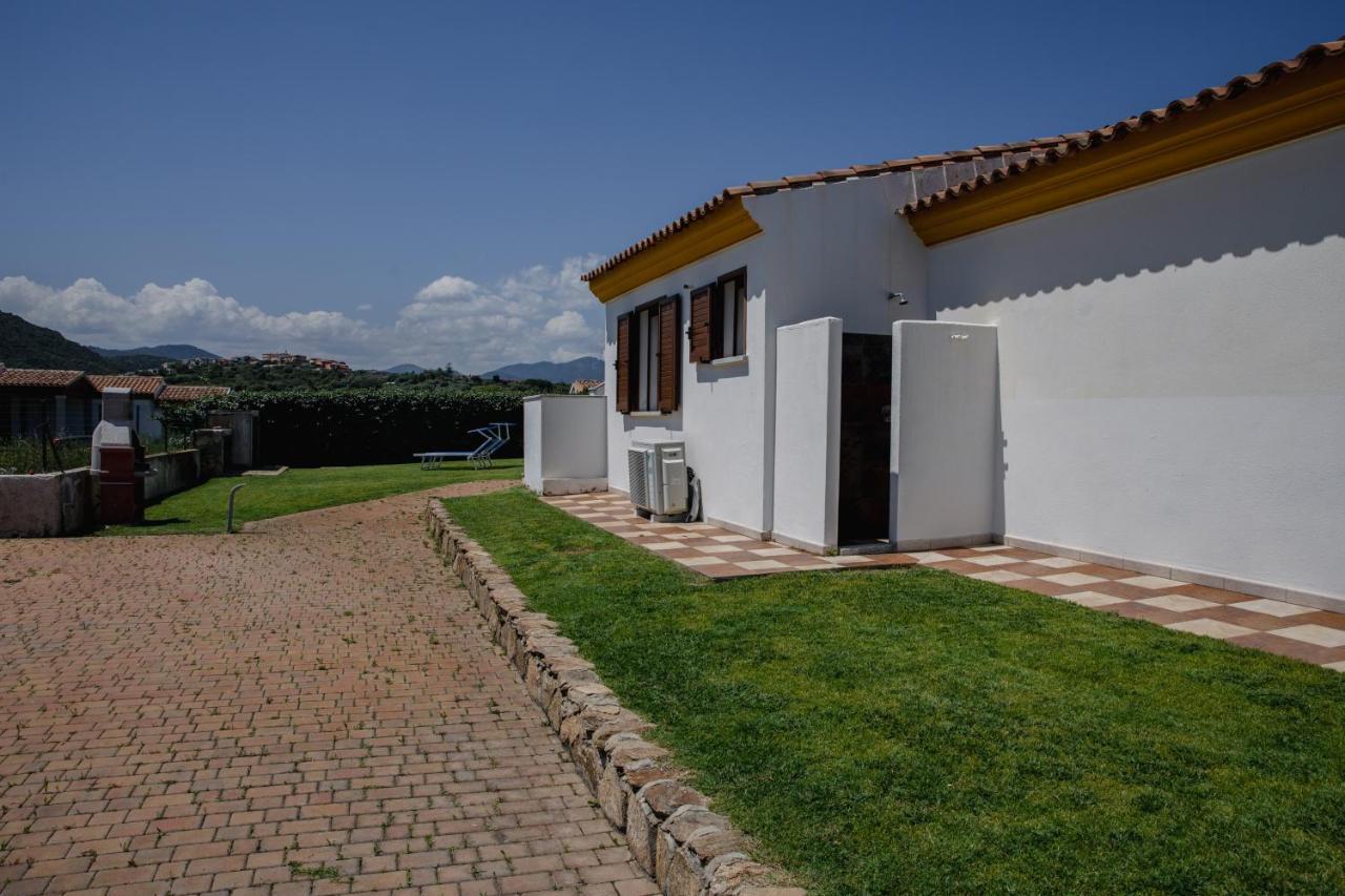 Le Residenze Di Baia Sant'Anna Βίλα Tanaunella Εξωτερικό φωτογραφία