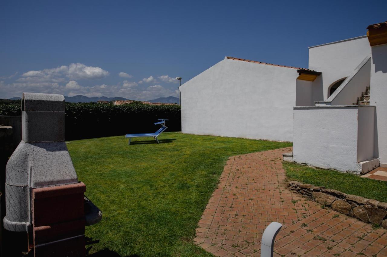 Le Residenze Di Baia Sant'Anna Βίλα Tanaunella Εξωτερικό φωτογραφία