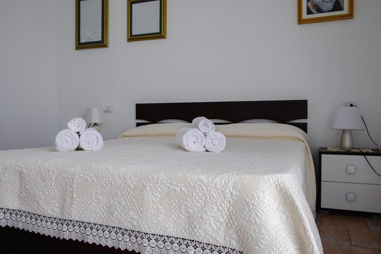 Le Residenze Di Baia Sant'Anna Βίλα Tanaunella Εξωτερικό φωτογραφία