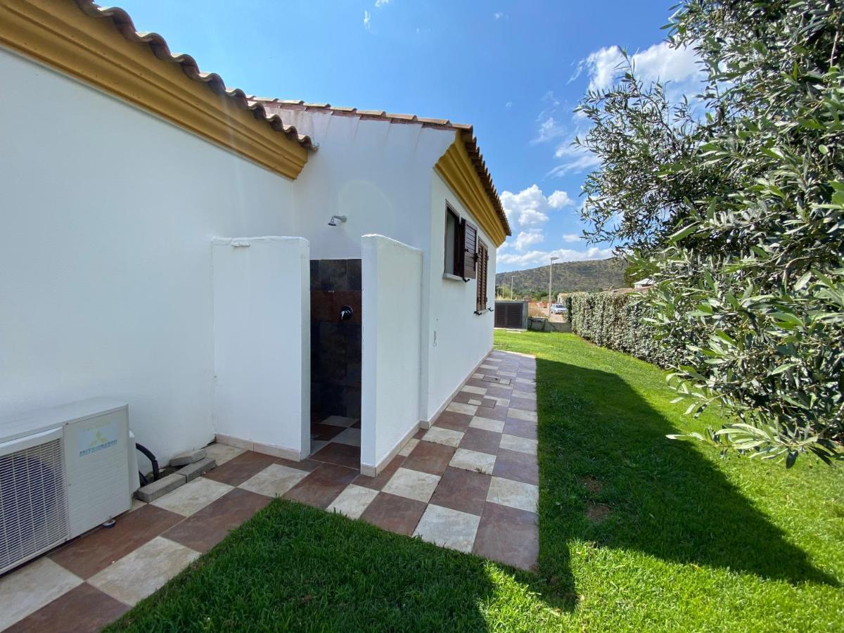 Le Residenze Di Baia Sant'Anna Βίλα Tanaunella Εξωτερικό φωτογραφία