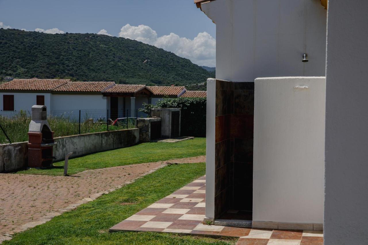 Le Residenze Di Baia Sant'Anna Βίλα Tanaunella Εξωτερικό φωτογραφία